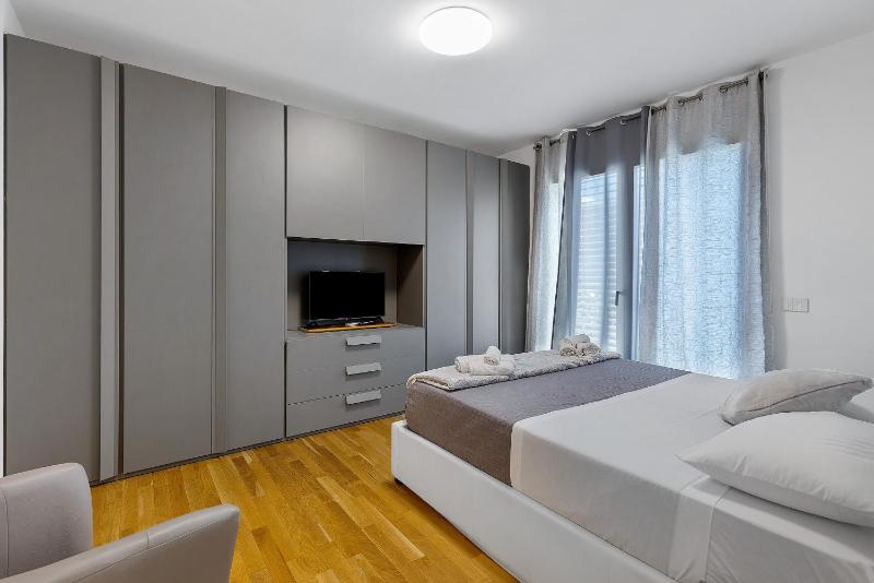 Bellavista Luxury Home - image 14