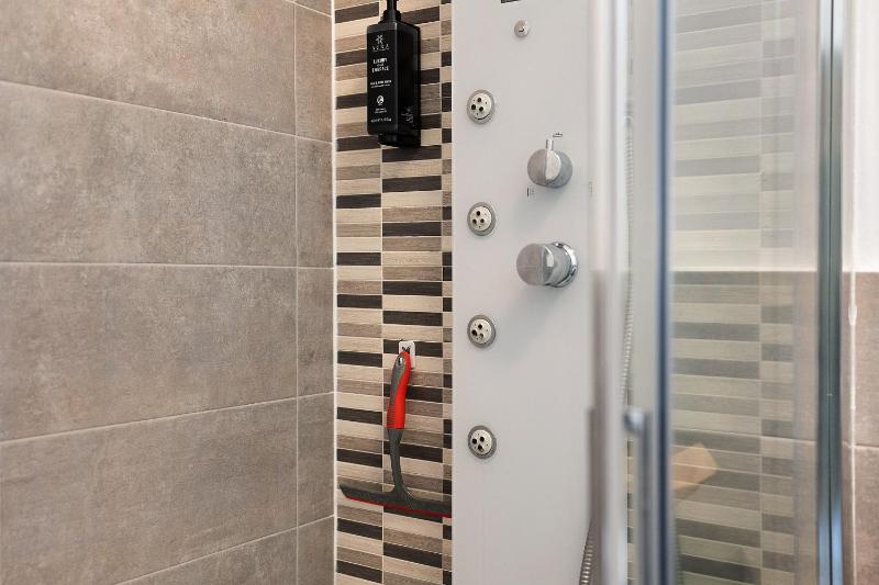 Bellavista Luxury Home - image 29