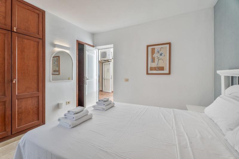 La Caleta Seaside Villa With Pool - image 16