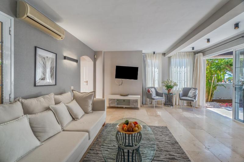 La Caleta Seaside Villa With Pool - image 29
