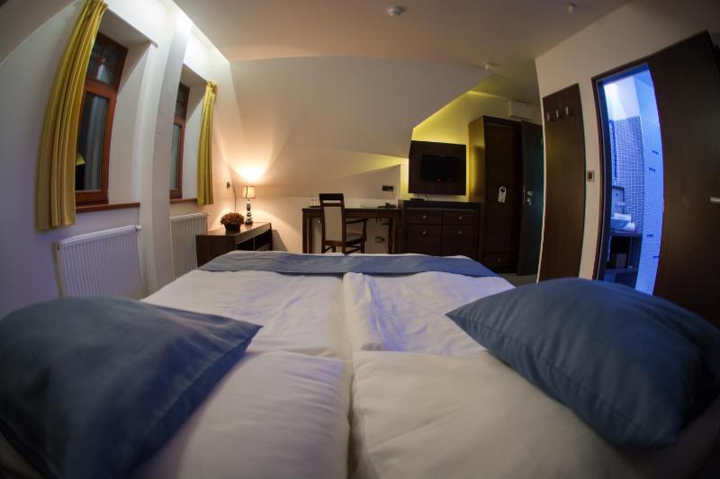 Double Room image 3