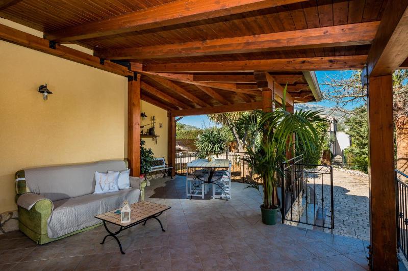 Delux with private pool - image 3