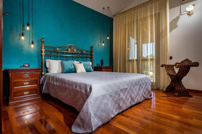 Delux with private pool - image 2
