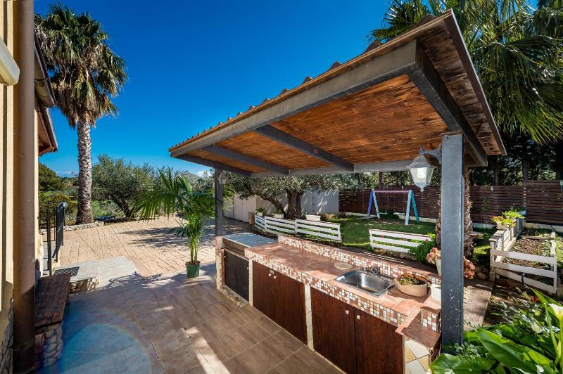 Delux with private pool - image 12