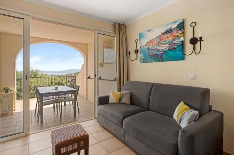 Grimaud 4 personnes clim vue mer - image 41