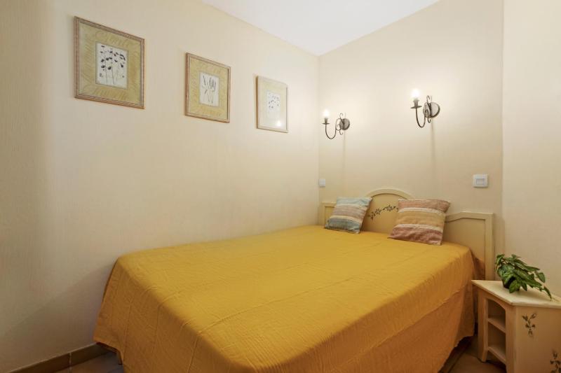 Grimaud 4 personnes clim vue mer - image 11