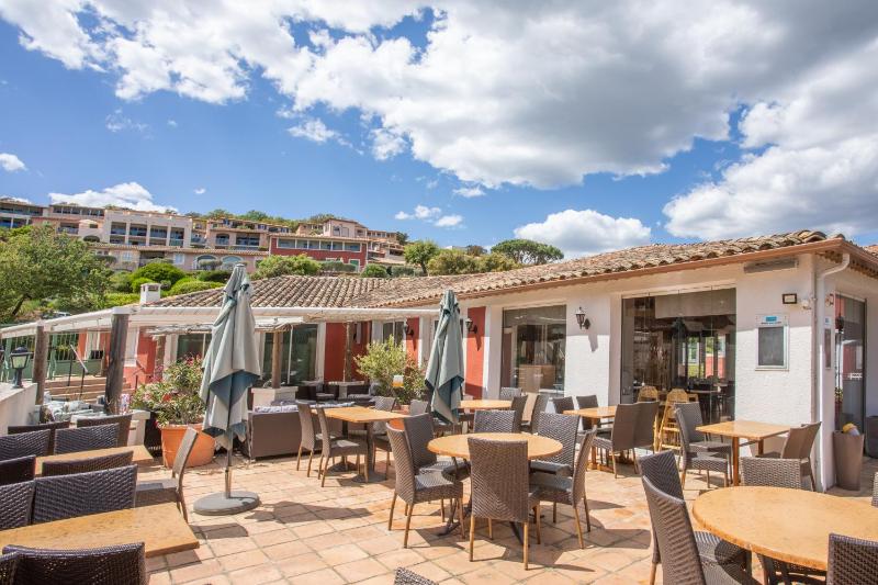 Grimaud 4 personnes clim vue mer - image 18