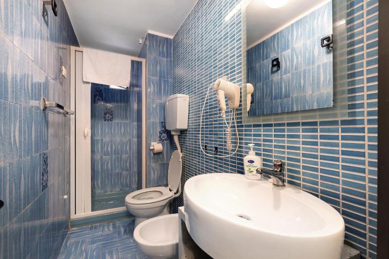 Tiffany Apartment - image 14