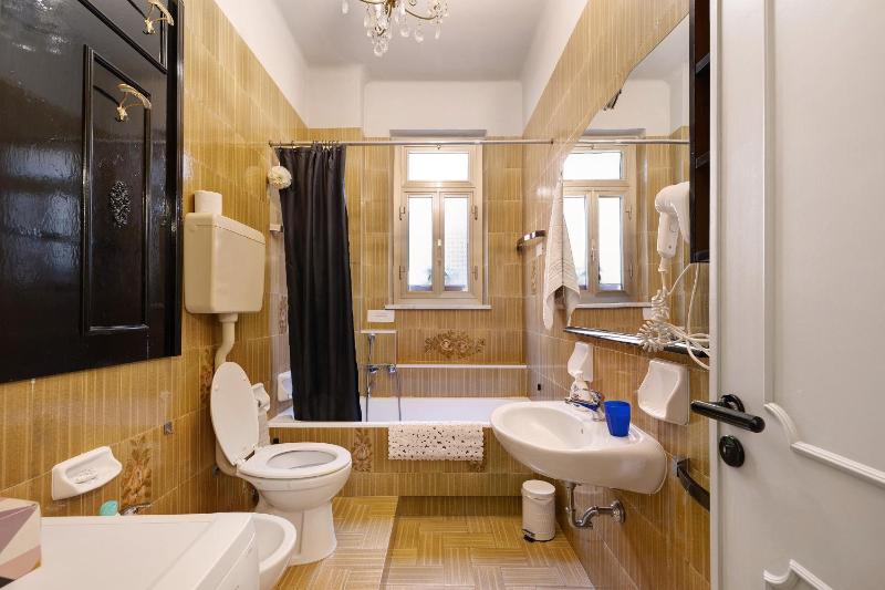 Tiffany Apartment - image 24