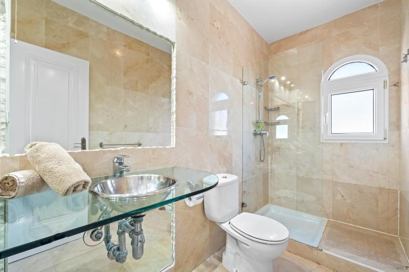 Nice apartment in a wonderful area - image 25