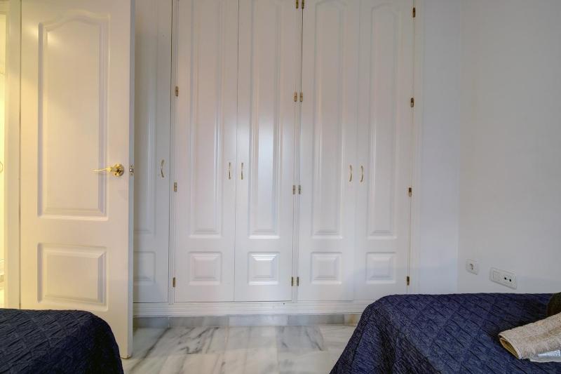 Beautiful Spacious 3 Bedroom Apart - image 12