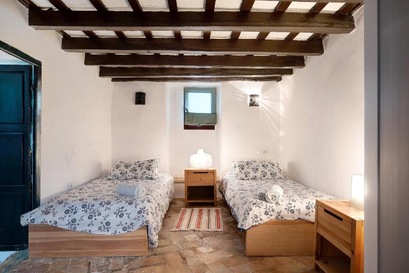 Sunny Rustic Townhouse - image 13