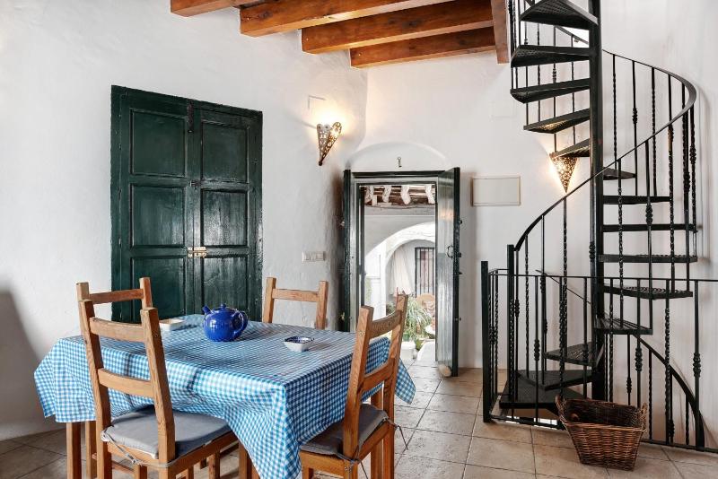 Sunny Rustic Townhouse - image 10