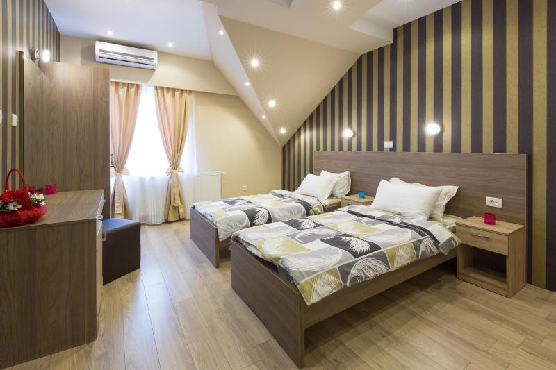 Twin Room image 2