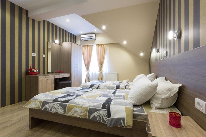 Twin Room image 3