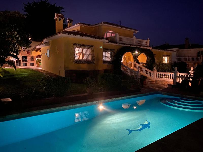 Rustic Spanish Villa Saltwater Pool - image 16