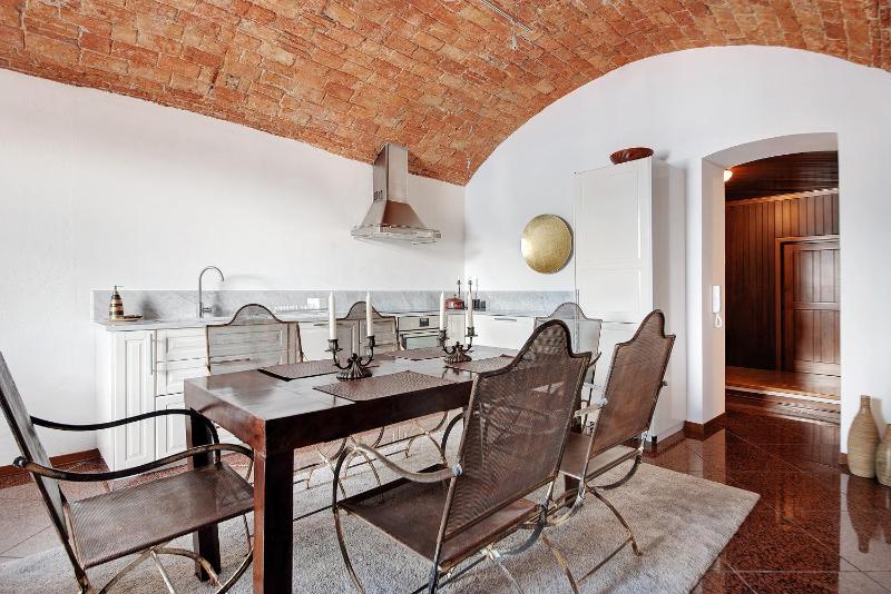 City Apartment On The Beach - image 5