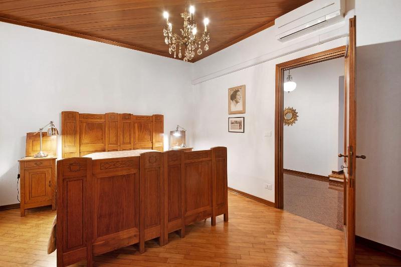 City Apartment On The Beach - image 12