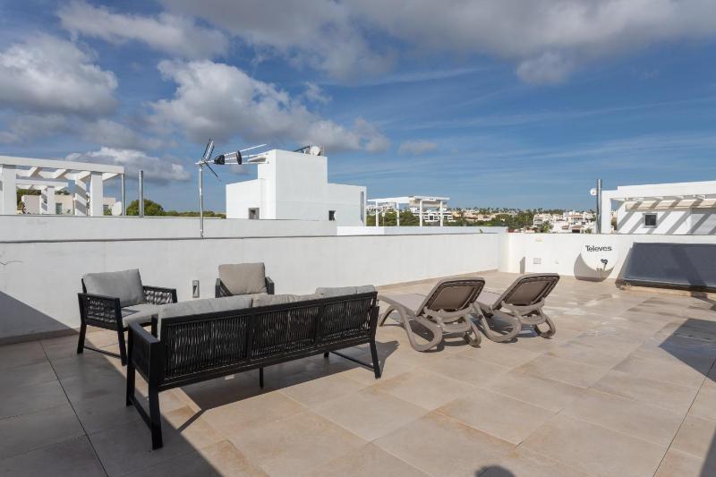 Modern villa - image 21