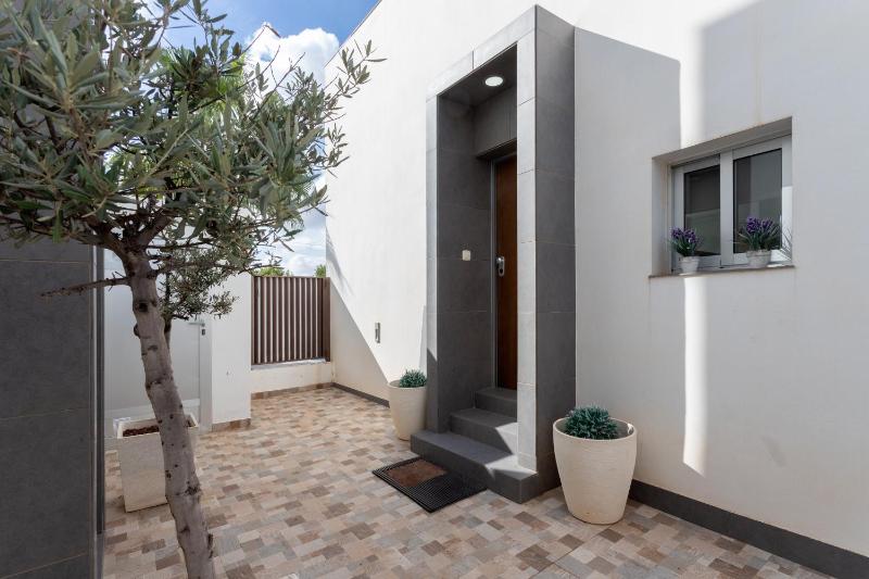 Modern villa - image 18