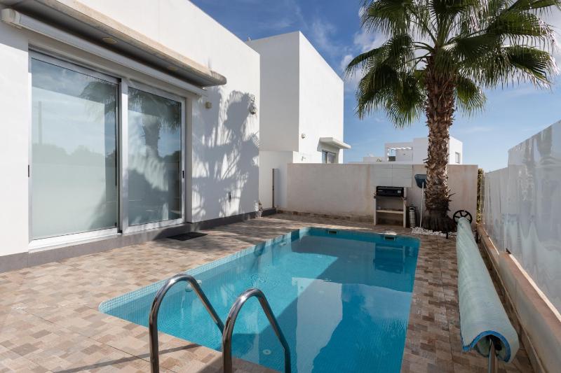 Modern villa - image 11