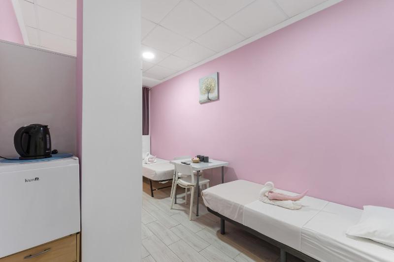 7A Hostal - image 9