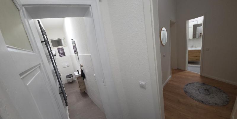 Max Hinterhaus - image 4