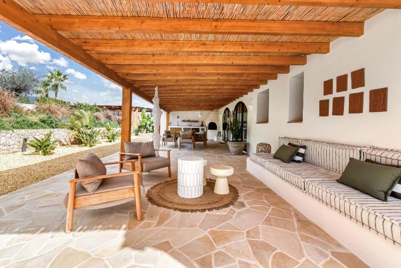 Las Brisas - image 8