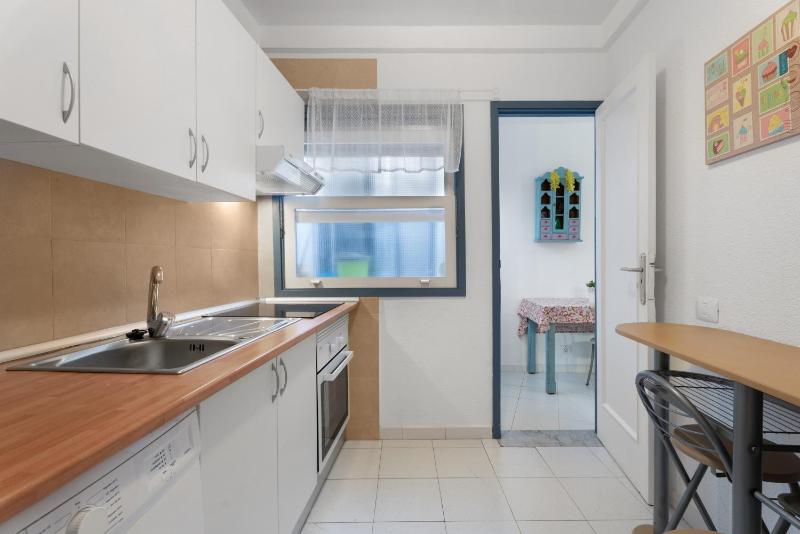 2-bedroom Exclusive Los Cristianos - image 3