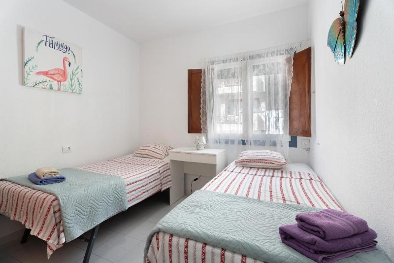 2-bedroom Exclusive Los Cristianos - image 6