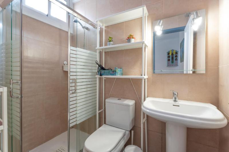 2-bedroom Exclusive Los Cristianos - image 14