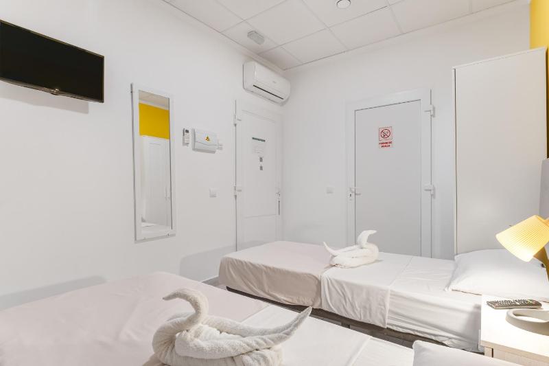 7A Hostal - image 7