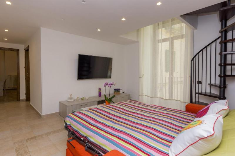 Sorrento Center Luxury Apartment 2 - image 14