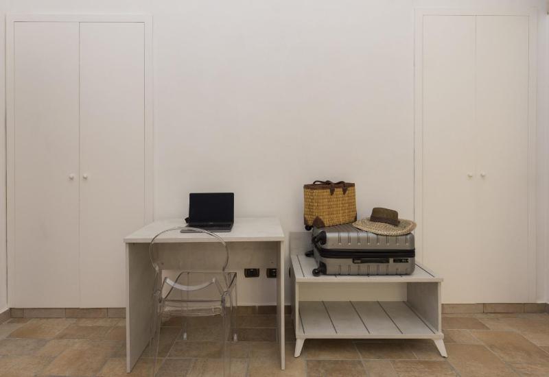 Sorrento Center Luxury Apartment 2 - image 9