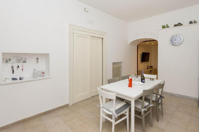 Sorrento Center Luxury Apartment 2 - image 6