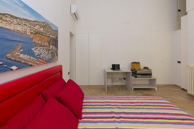Sorrento Center Luxury Apartment 2 - image 11
