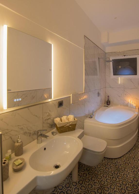 Sorrento Center Luxury Apartment 2 - image 28