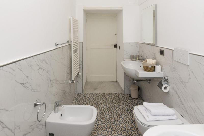 Sorrento Center Luxury Apartment 2 - image 2