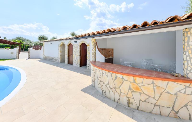 Villa Parisi con piscina - image 34