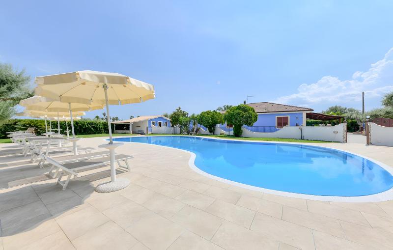 Villa Parisi con piscina - image 30