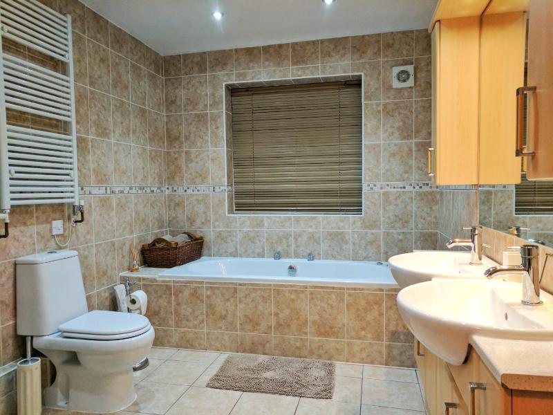 Deluxe Room image 4