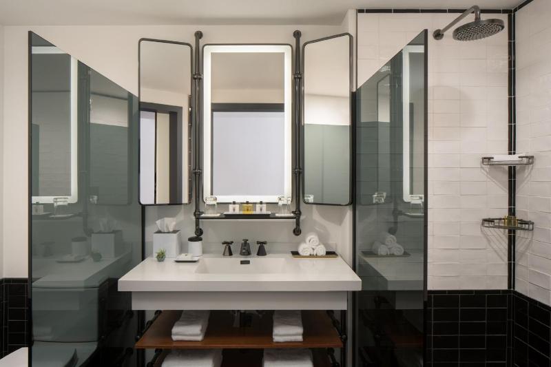 King Suite image 2