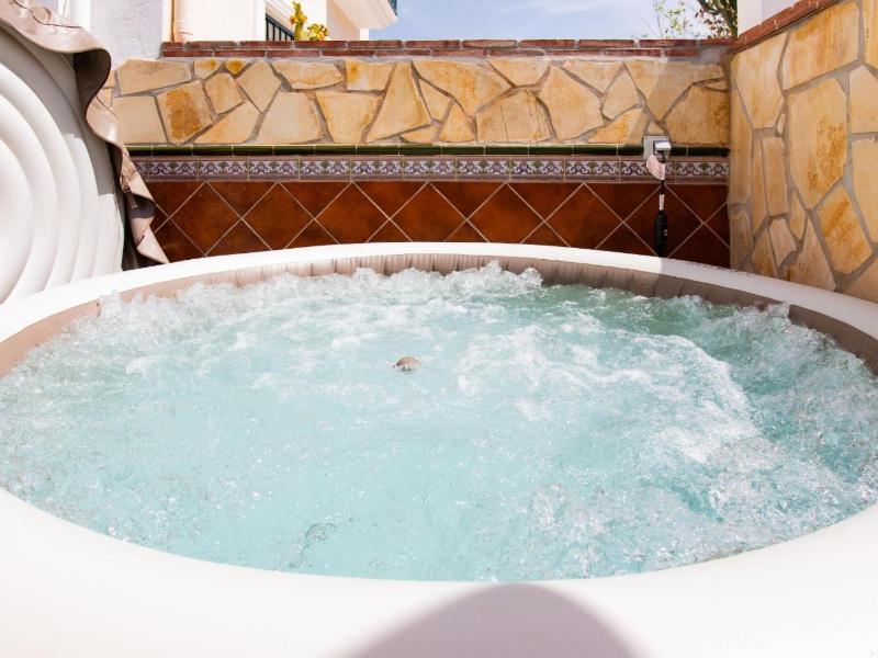 Town Center House With Jacuzzi - image 34