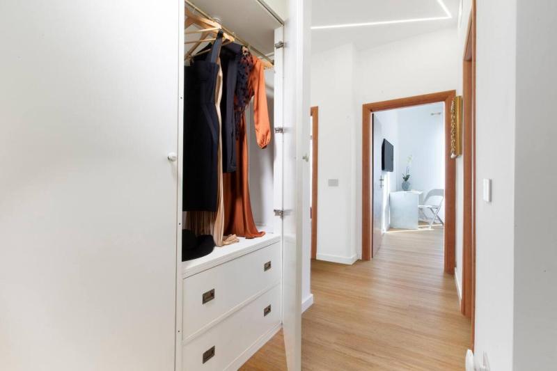 Sorrento Center Luxury Apartment 1 - image 6