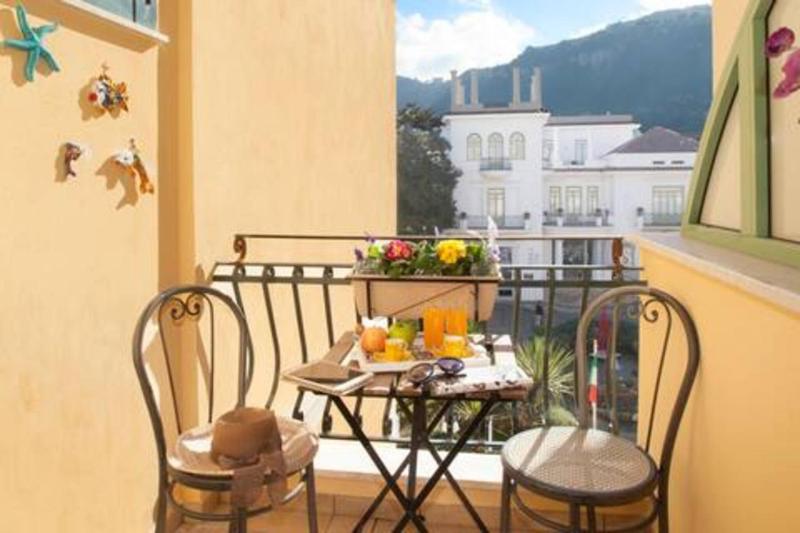 Sorrento Center Luxury Apartment 1 - image 3