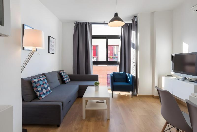 Quiet bright and central apartment - image 13