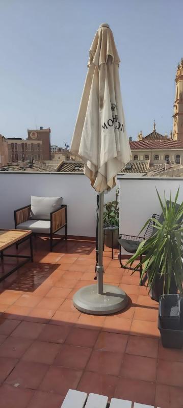 Quiet bright and central apartment - image 7