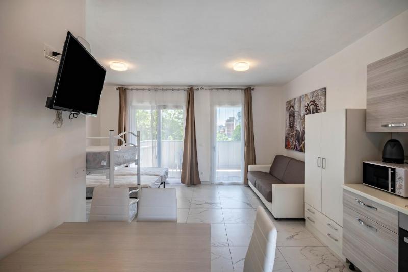 Planet Suite 203 - image 9