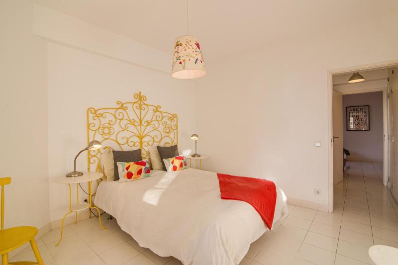 Modern Apartment by the Sea - image 6
