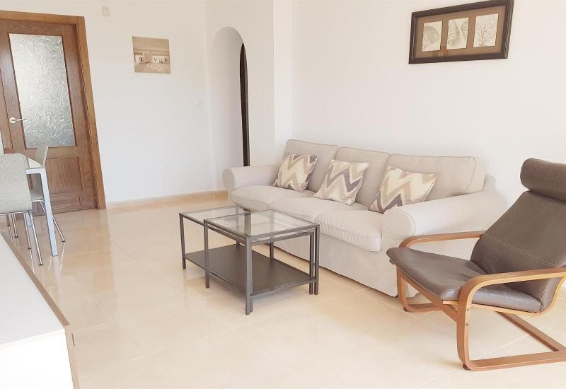 Apartment with large roof solarium - image 9